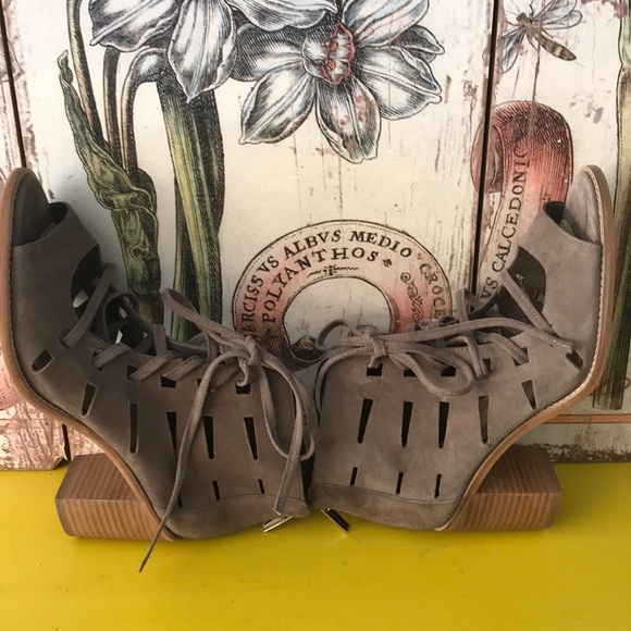 EXCELLENT COND VINCE CAMUTO TRESSA PEEP TOE SZ 8 - Picture 7 of 8